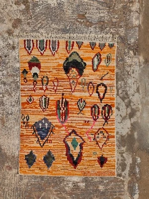 Винтажный берберский ковер ручной работы 138x190 см (4,5x6,2 фута) | марокканский шерстяной ковер фут - Изображение 1 из 4