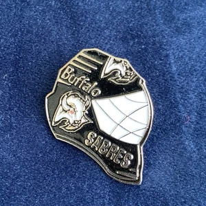 BUFFALO SABRES GOALIE HELMET Lapel Pin - Picture 1 of 6