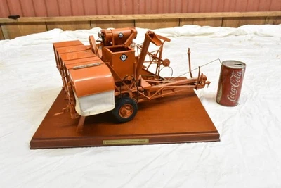 Franklin Mint 1:12 Allis-Chalmers 60-A All Crop Harvester Combine - Image 1 of 4