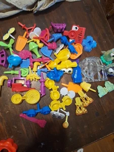 Play-Doh Teig Lot Formen Stempel Werkzeuge, ca. 100 Teile, Urlaub, Essen, Tiere + - Bild 1 von 4