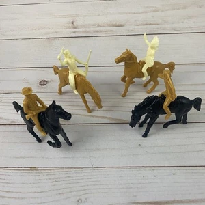 Vintage Plastik Spielzeug Indianer und Cowboys auf Pferden Konvolut - Bild 1 von 4