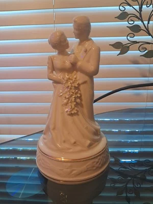 Estatuilla de adorno de pastel de boda irlandesa Bleek Foto 1 de 4