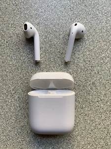 APPLE AirPods 1st Generation With Charging Case - Faulty see full description - Picture 1 of 7