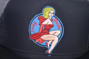 Gorra de camionero vintage pin up Lucky Strike negra Nissin espalda a presión malla trasera - Imagen 1 de 9