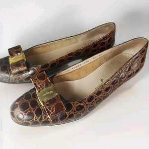Salvatore Ferragamo Vara Bow stacked Heel Pumps Size 8.5 3A Patent Leather Brown - Picture 1 of 9