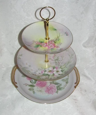 Заказная трехъярусная подставка для торта для чаепития с винтажными расписанными вручную тарелками - Изображение 1 из 4