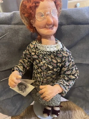 Muñeca dama cabeza roja Diane Dengel Foto 1 de 4