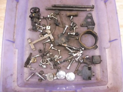 Honda Shadow 750 VT750 H276-2' 1983 piezas diversas pernos soportes soportes Foto 1 de 4