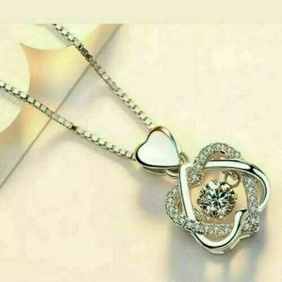 Collana con ciondolo a forma di cuore con diamante rotondo simulato da 1,0... - Immagine 1 di 3
