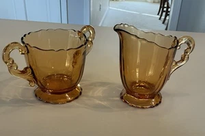 VINTAGE CAMBRIDGE GLASS CO. AMBER GLASS "KEYHOLE" CREAMER & SUGAR - Picture 1 of 9