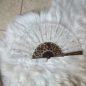 VINTAGE 10" FLORAL LACE DESIGN HAND FAN...ABSOLUTELY BEAUTIFUL - Picture 1 of 9