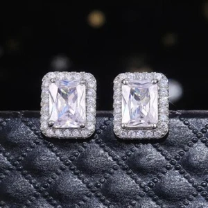 Aretes para mujer de moissanita VVS1 de corte radiante de 3 quilates enchapados en oro blanco de 14 quilates - Imagen 1 de 6