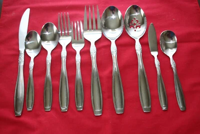 Oneida VISTA Pattern Stainless Flatware 18/0 Outline EUC 2007-2012 *YOUR CHOICE* - Image 1 of 4