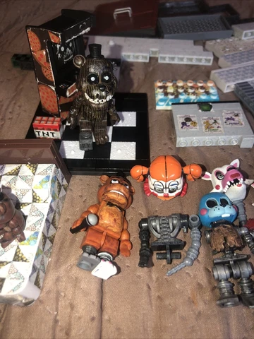Five Nights At Freddy’s FNAF Action Figure Lot🔥 Used Parts 🔥Video game Stage Cover