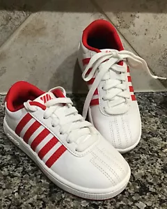 K Swiss Classic Sneaker Unisex Sz 12.5 Y Kids White/Red Stripes 55612-119Low NEW - Picture 1 of 5