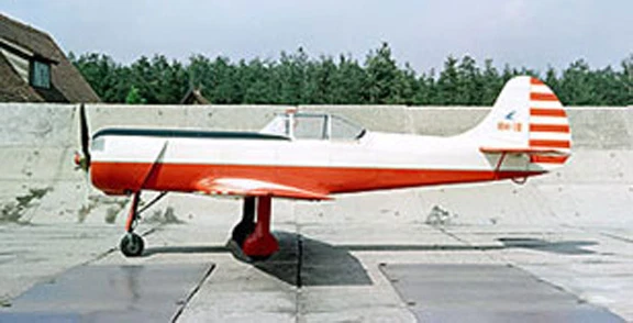 Modello In Scala 1/7 YAK-18P, PM Piani, Modelli E Istruzioni 63ws - Immagine 1 di 1