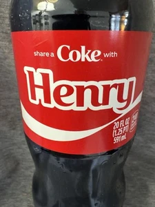 Comparte una Coca-Cola con Henry 2025 Regalo Personalizado Coca~Cola Botella 20oz Hank - Imagen 1 de 2