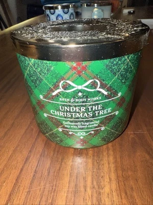 Vela de 3 mechas Bath & Body Works 'Under the Christmas Tree' Foto 1 de 3
