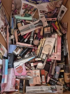 25 Piece Name Brand Mixed Makeup Wholesale CoverGirl, Maybelline, L'Oreal, Etc - Picture 1 of 6