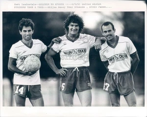 1990 Pressefoto Mitglieder der Stürmer Fußballmannschaft Ft Lauderdale Winn Dixie - Bild 1 von 2