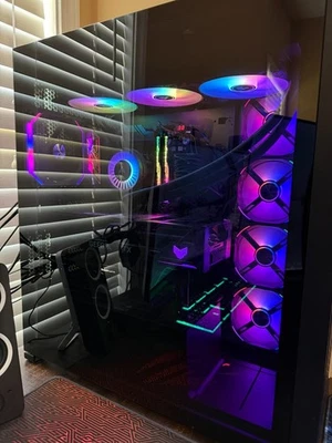 High-End Gaming PC: RTX 4090, Ryzen 9 7950X, 32GB 6400 CL30, 14TB, 420 LF 3 AIO - Image 1 of 4