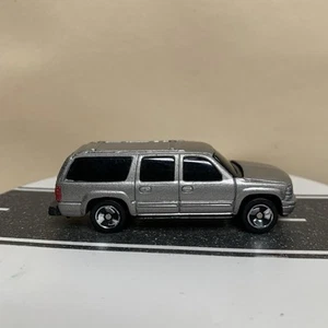 Maisto Fresh Metal 2000-2006 Chevy Suburban GMT800 Silver w/3 Spoke 1:64 NM - Picture 1 of 12
