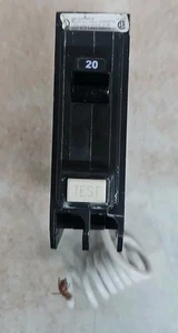 Eaton QBHFT1020 Interruttore guasto di terra monopolare 20 Amp 120 Volt 10kA - Foto 1 di 4