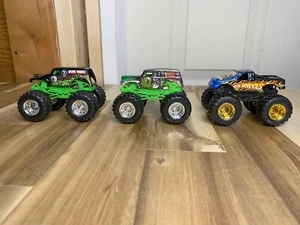 Hot Wheels Monster Jam 1:64 3 Truck Lot Grave Digger x2 & Ford F-150 - Picture 1 of 22