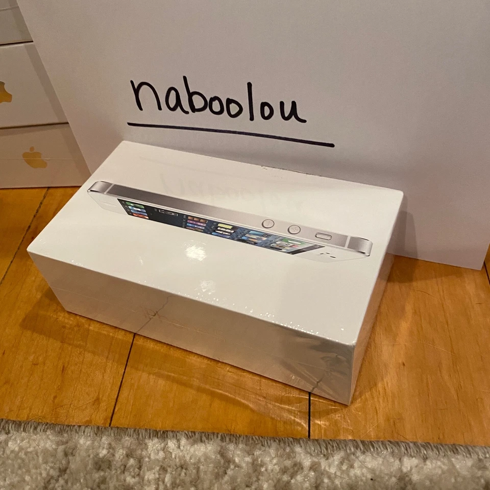 *NIB* *RARE iOS 6* Apple iPhone 5 - 16GB - White & Silver (AT&T) - Image 1 of 2