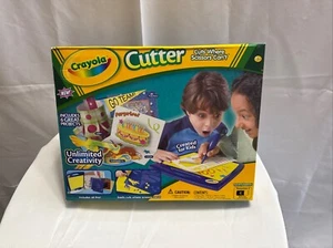Cortador de crayola cortes donde las tijeras no pueden y kit de proyecto de cartera de moda NUEVO - Imagen 1 de 11