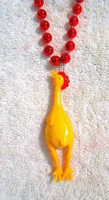 COLLAR DE CUENTAS DE GOMA POLLO MARDI GRAS NUEVO EN PAQUETE. Foto 1 de 4