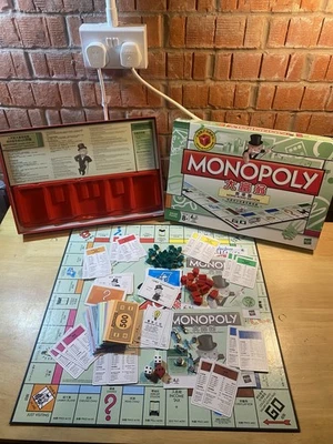 Monopoly Hong Kong Edition Hasbro 2008 Ages 8+ Players 2-8 *Complete* - Image 1 of 4