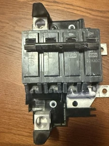 GE THQMV225D 225A Bolt-On Main Circuit Breaker - Picture 1 of 6