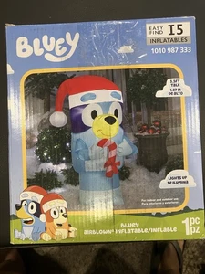 3,5 Fuß LED Bluey in Nikolausmütze mit Süßigkeiten kam Weihnachten luftgeblasen aufblasbar - Bild 1 von 3