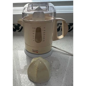 Vintage BETTY CROCKER ELECTRIC CITRUS JUICER Model BC-1473 24 OZS. AUTO REVERSE - Picture 1 of 6
