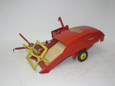 1/16 TRU-SCALE PULL-TYPE COMBINE GOOD ORIGINAL yellow rims/1954 vintage - Image 1 of 4