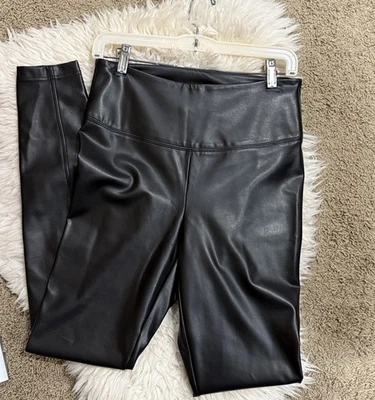 Leggings White House Black Market Runway couro sintético preto tamanho 10L - Imagem 1 de 4