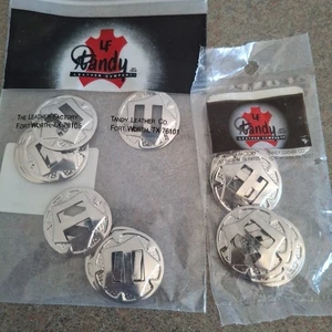 TANDY LEATHER STAR CONCHOS 1-1/4" 2×10 PACK NICKEL FINISH BRANDNEU ORG. PAKET - Bild 1 von 3