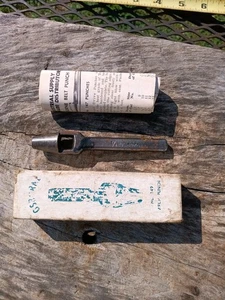 Vintage CS Osbourne 3/8 inch leather punch in box - Picture 1 of 7