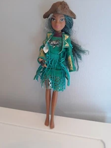 Disney Descendientes 2 - Muñeca UMA Isla de los Perdidos #C1786 Falta 1 Mano - Imagen 1 de 4