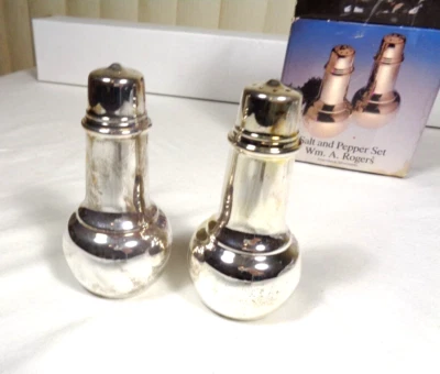 Pair Salt & pepper shaker set silver plated ONEIDA silversmiths Wm A Rogers ~EUC - Image 1 of 4