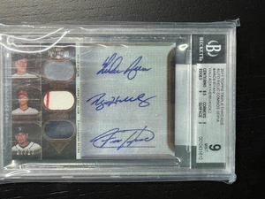 2011 Triple Threads Nolan Ryan / Roy Halladay / Hernandez 17/27 Auto BECKETT 9 10 - Foto 1 di 4