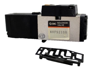 Smc NVFS2100 Solenoid Valve 21-26 Vdc - Picture 1 of 3