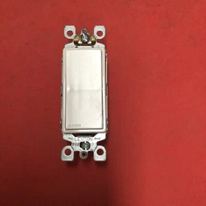 Leviton 15A 120/277V AC 3-fach Schalter 3 RJW weiß  - Bild 1 von 2