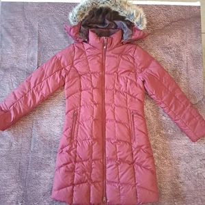 Chaqueta parka Eddie Bauer EB650 plumón de ganso ribete de piel para mujer talla pequeña borgoña - Imagen 1 de 7