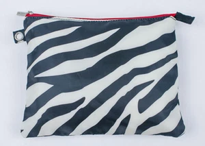 BATH & BODY WORKS SCHWARZ WEISS ZEBRA ROTER BESATZ KOSMETIKKOFFER MAKE-UP TASCHE ETUI NEU - Bild 1 von 1