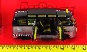 Maisto All Stars Volkswagen Van Samba Bus Taxi VW Silver & Black 1:25 - Picture 1 of 9