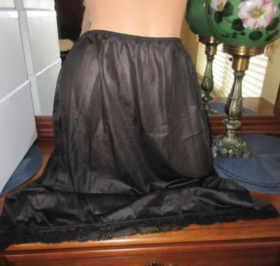 De colección SIN MARCA MIDI 26" NEGRO 1.5" ENCAJE 100% nailon satinado medio deslizamiento talla 1XL Foto 1 de 4