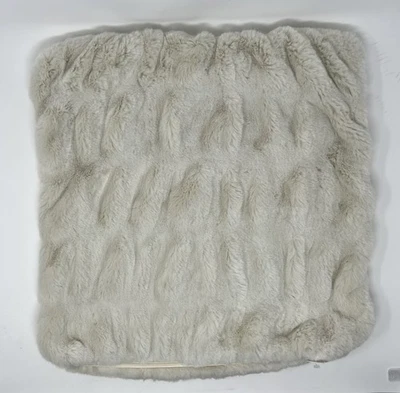 Funda de almohada acanalada de piel sintética Pottery Barn_18”x18”_marfil_NUEVA SIN ETIQUETAS_#TI Foto 1 de 4