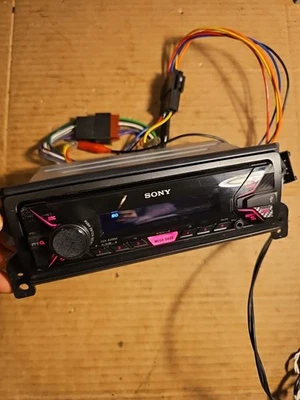 MINI SONY DSX-A200UI CAR RADIO WITH USB AND CONNECTION IN WORKING ORDER  - Image 1 of 4